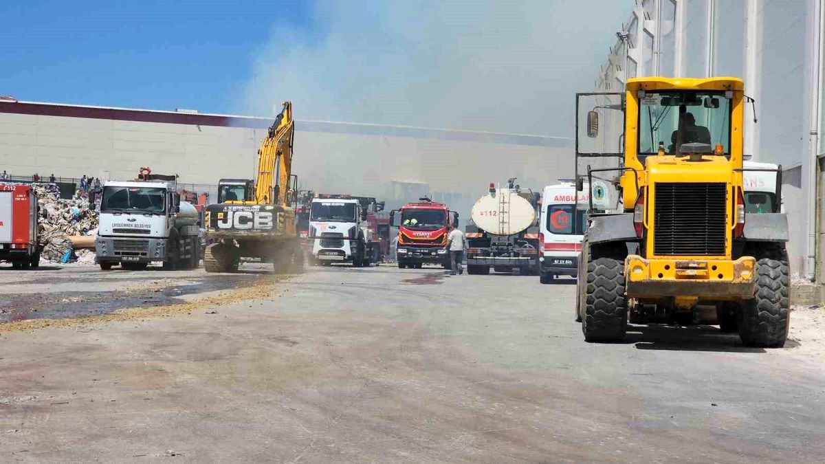 Zonguldak\'ta bir kağıt fabrikasında yangın çıktı