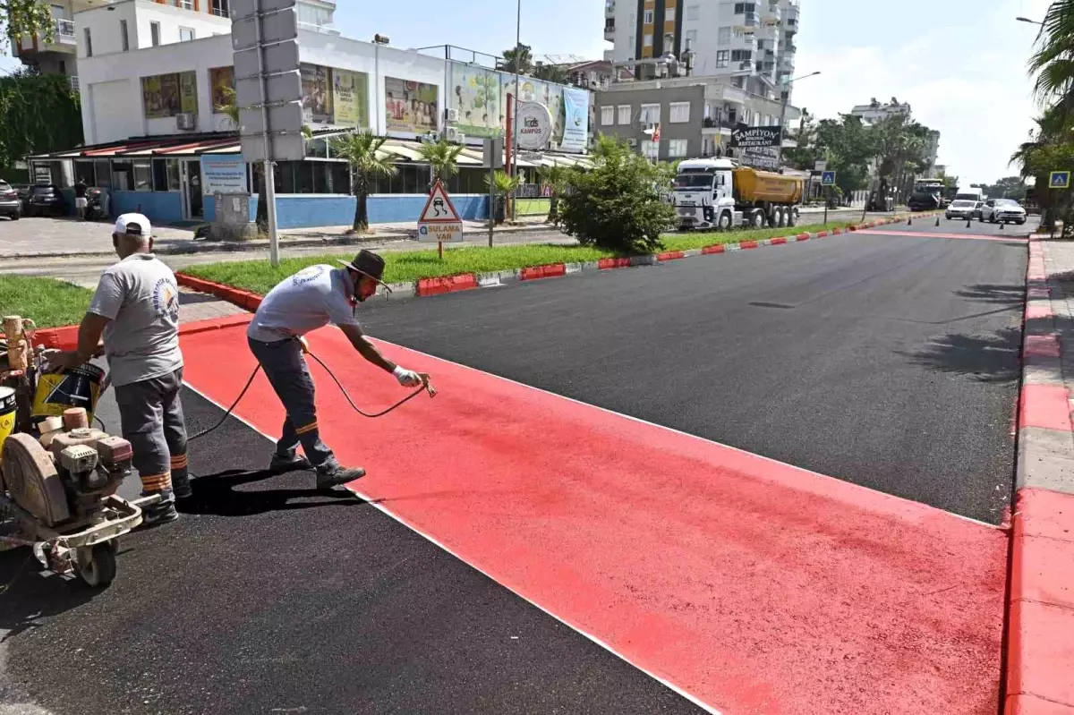 Antalya Muratpaşa Belediyesi Lara Caddesi\'nde Asfalt Yenileme Çalışmalarını Tamamladı