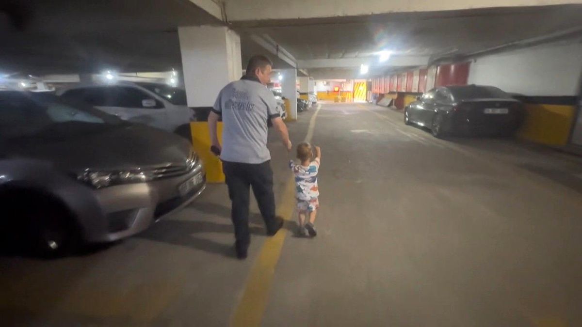 Samsun\'da 2 yaşındaki çocuk otoparkta unutuldu