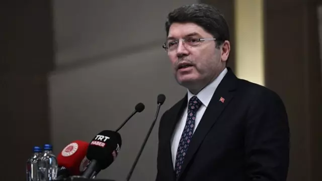 Bakanlık harekete geçti! Türk bayrağına küstah saldırı cezasız kalmayacak