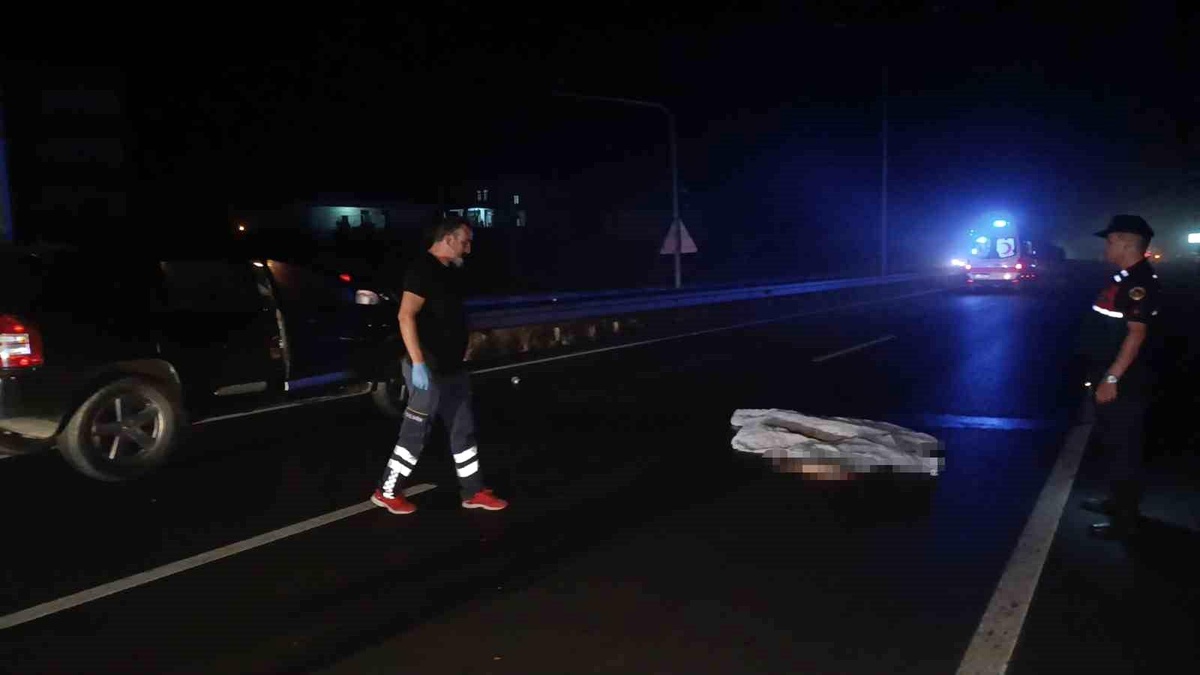 Manavgat\'ta yaşlı adamın çarptığı araç metrelerce sürükledi, yaşlı adam hayatını kaybetti