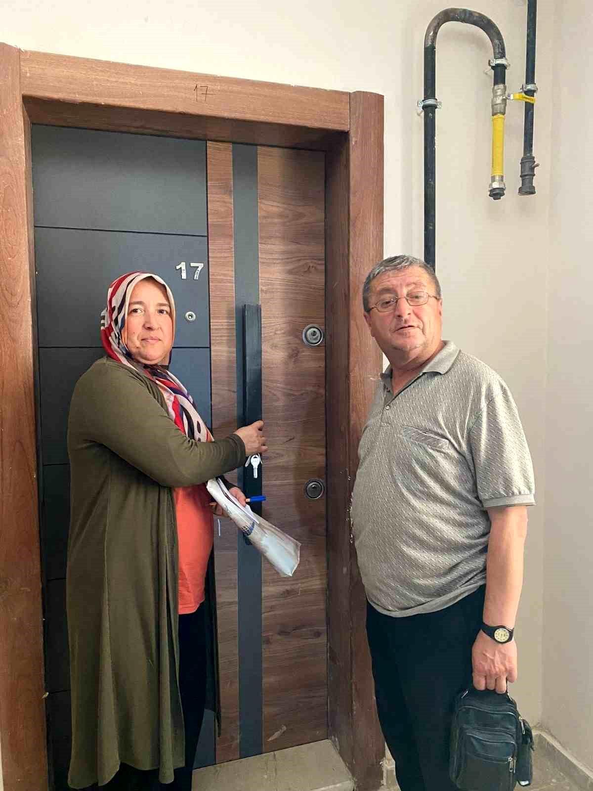 Sakarya Gazeteciler Birliği, 159 konutun anahtarlarını hak sahiplerine teslim etti