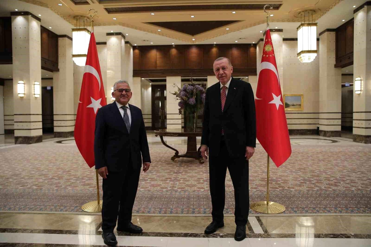 Kayseri Büyükşehir Belediye Başkanı Dr. Memduh Büyükkılıç, AK Parti Yerel Yönetimler İstişare ve Değerlendirme Toplantısı\'na katılıyor