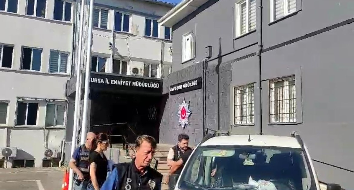 Bursa\'da Fuhuş Operasyonu: 3 Şüpheli Gözaltına Alındı, 4 Kadın Kurtarıldı
