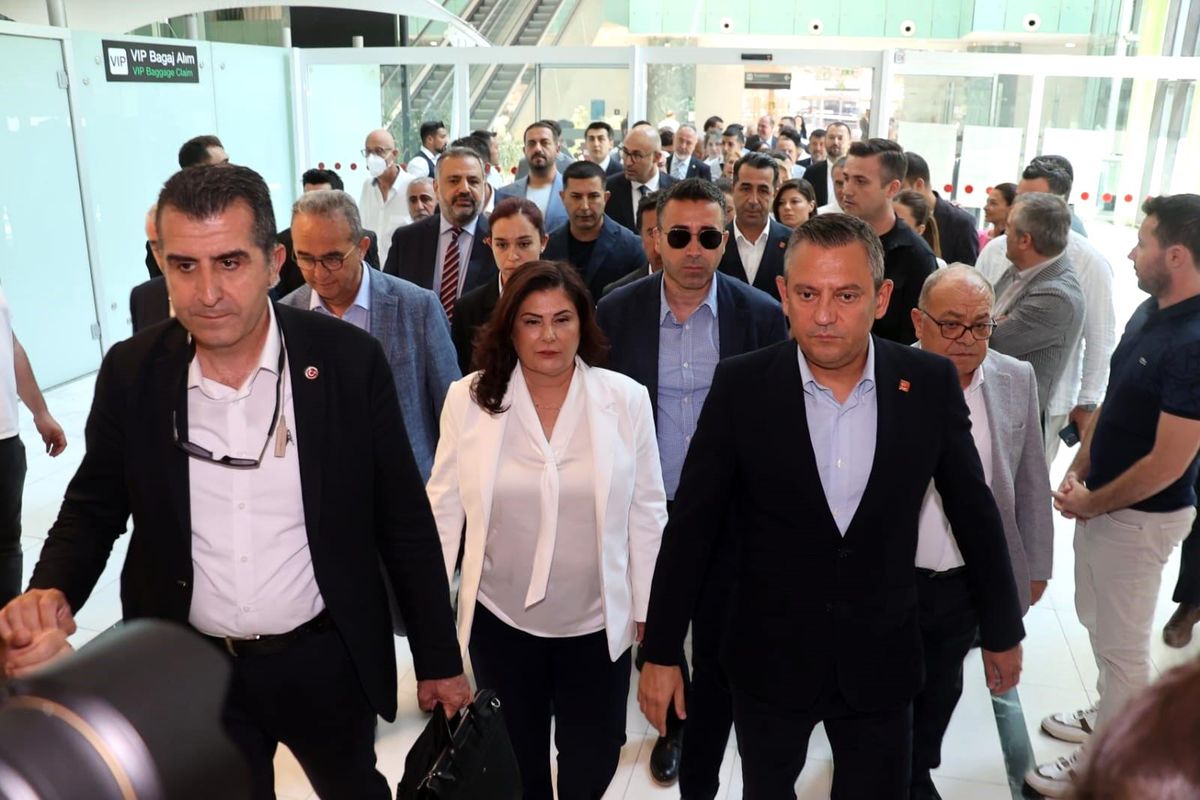 CHP Genel Başkanı Özgür Özel, Didim-Bodrum Deniz Otobüsü Seferi\'nin açılışında Aydın\'a geldi