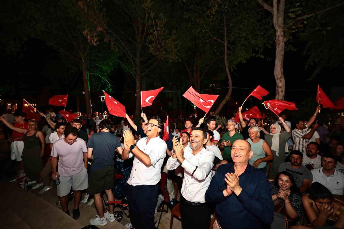Denizli Büyükşehir Belediyesi, Avusturya maçını dev ekranlarda yayınlayacak