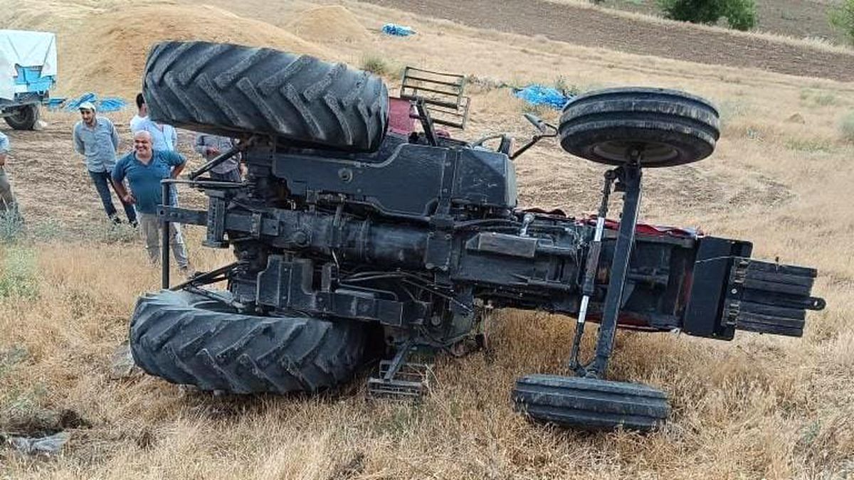 Elazığ\'da traktör devrildi, can kaybı yaşanmadı