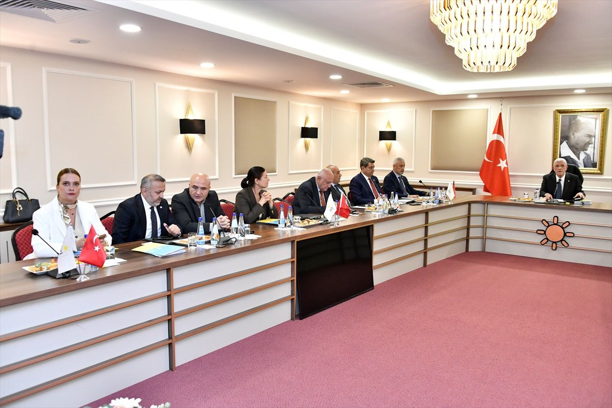 İYİ Parti Genel Başkanı Müsavat Dervişoğlu, Başkanlık Divanını topladı