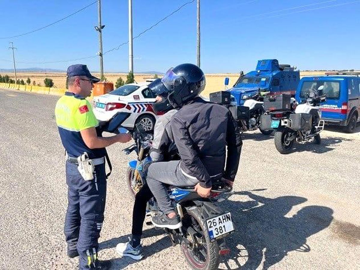 Eskişehir\'de Trafik Denetimlerinde 2 Bin 700 Sürücüye 5 Milyon TL Cezai İşlem Uygulandı