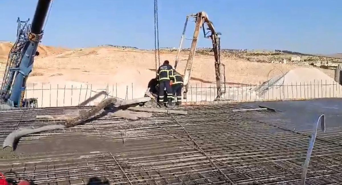 Mardin\'de İnşaat İşçisi Beton Mikseri Pompası Altında Hayatını Kaybetti