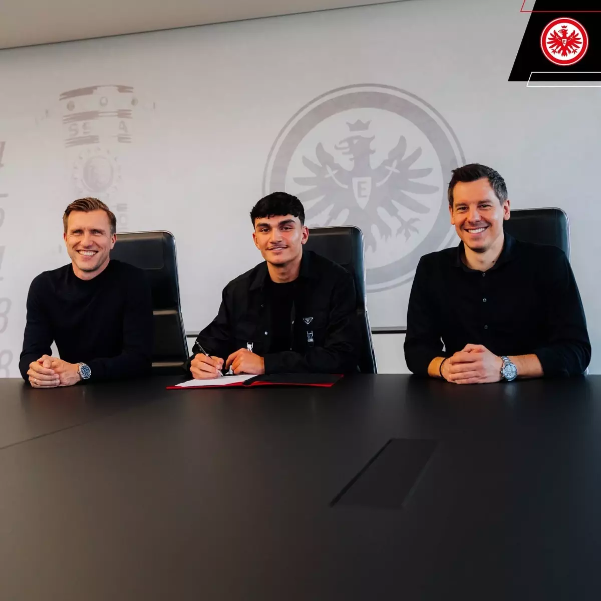 Eintracht Frankfurt, Can Uzun\'u kadrosuna kattı