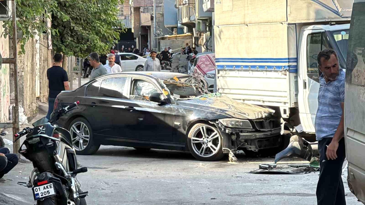 Adana\'da Motosikletli Kişiler Tarafından Otomobil Sürücüsü İnfaz Edildi
