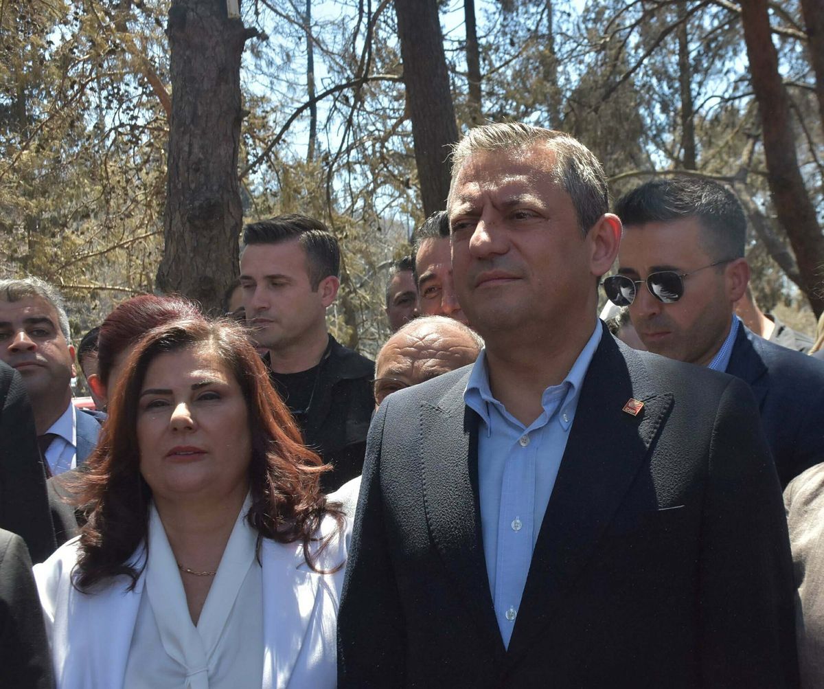 CHP Genel Başkanı Özgür Özel, İzmir\'deki Orman Yangınlarına Karşı Tedbir Alınması Gerektiğini Söyledi