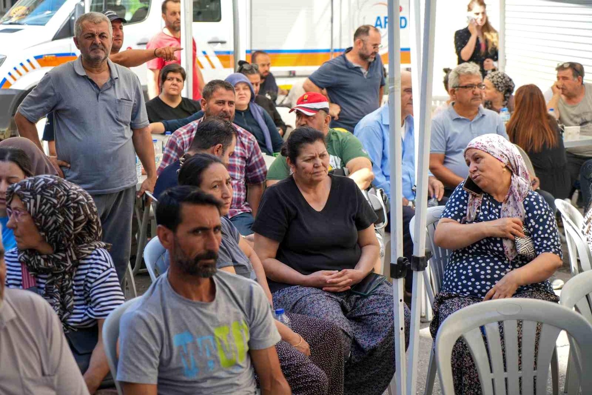 İzmir\'de Sanayi Tipi Tüp Patlaması: 5 Ölü, 63 Yaralı