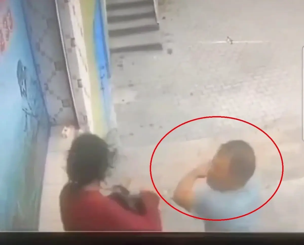 Diyarbakır\'da Eşini Döven Adam Çevredekiler Tarafından Darbedildi