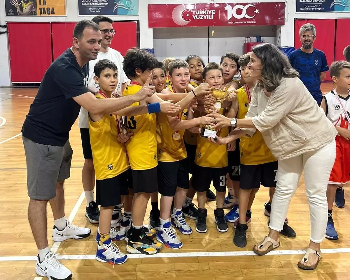 Düzce Akademi U10 Basketbol Yerel Ligi Şampiyonu