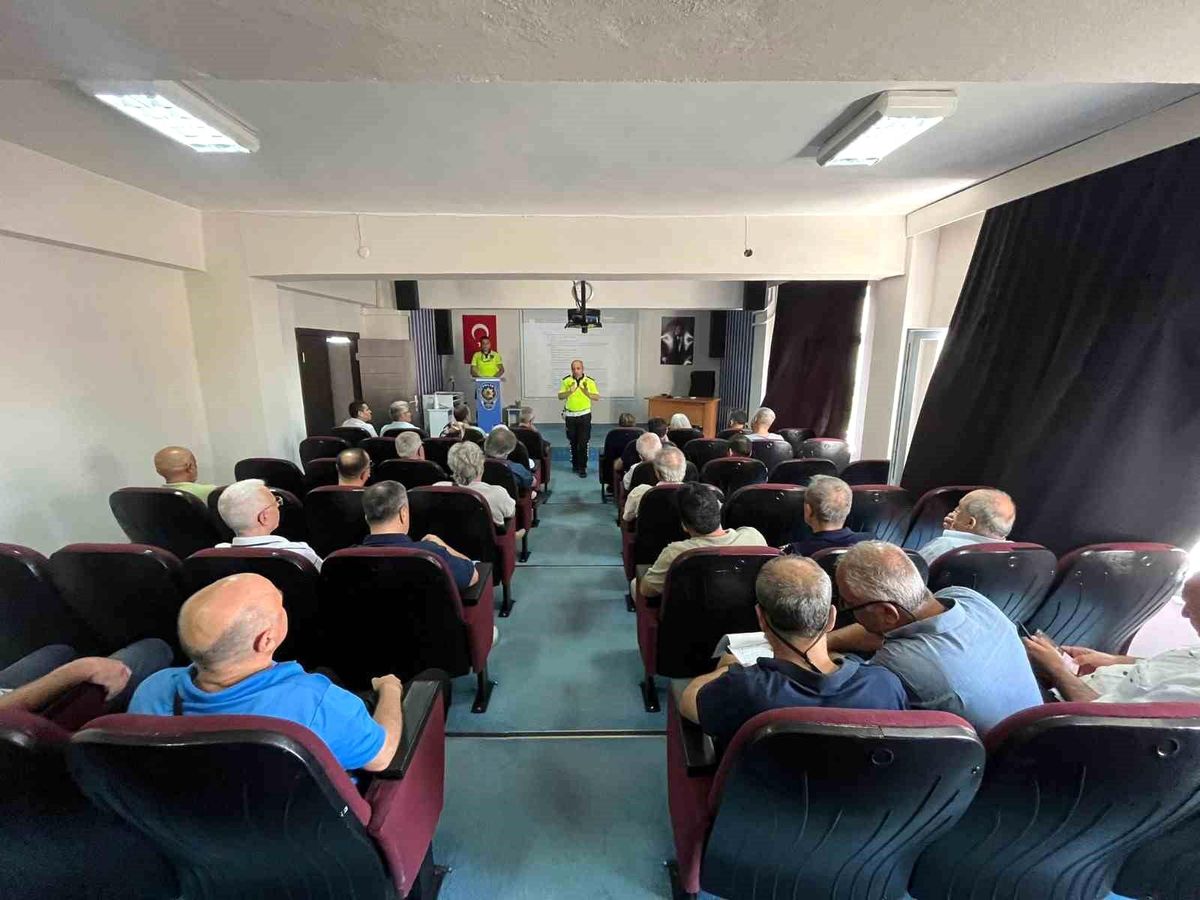 Bilecik\'te 30 Fahri Trafik Müfettişlerinin Katılımıyla Toplantı Gerçekleştirildi