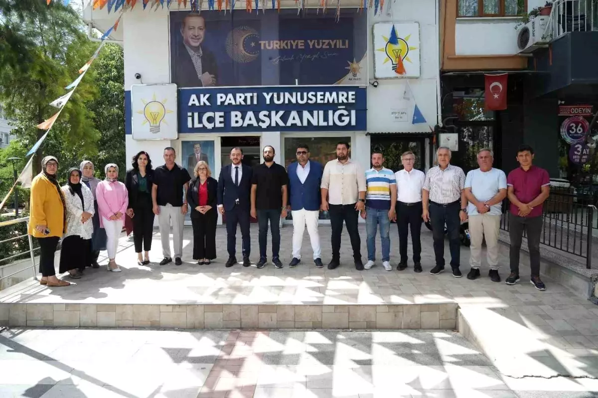 AK Parti Yunusemre İlçe Başkanı İlkcan Durmaz, Kula Belediye Başkanı\'na ve Yunusemre Belediye Başkanı\'na Tepki Gösterdi