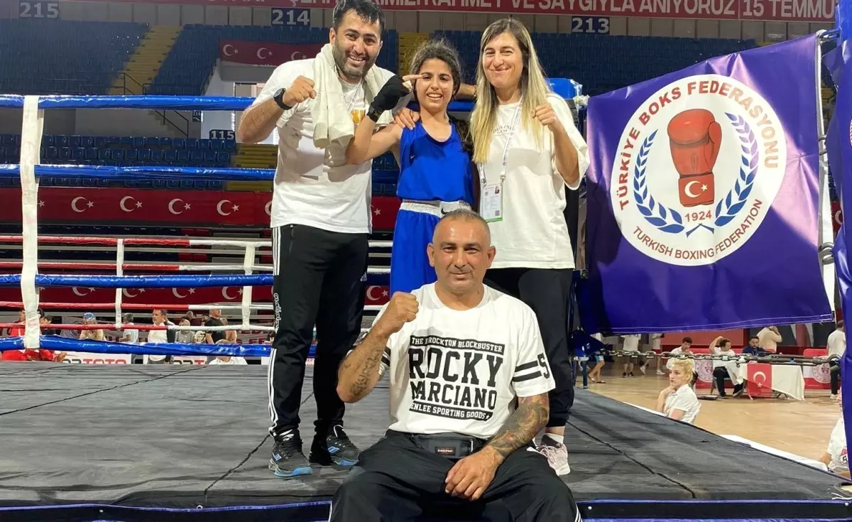 Düzce\'li Aleyna Eylül Yılmaz, Üst Minikler Boks Türkiye Şampiyonası\'nda Türkiye Şampiyonu oldu