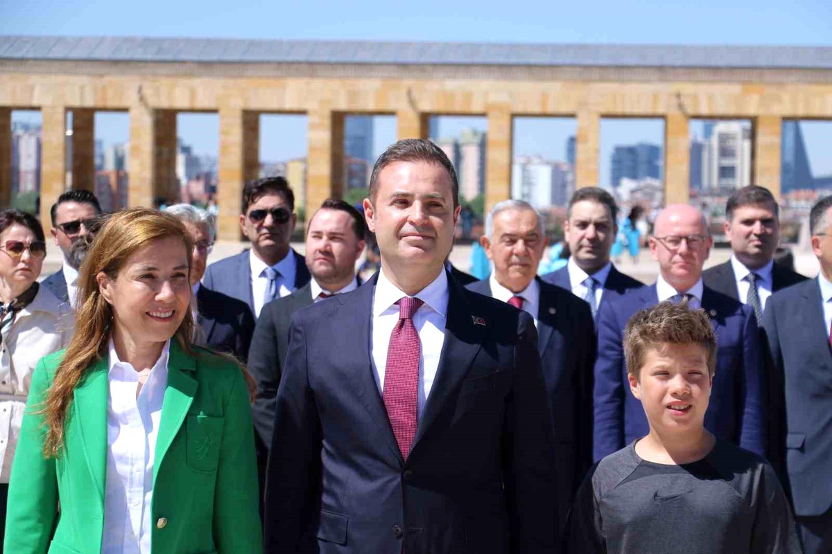 Balıkesir Büyükşehir Belediye Başkanı Ahmet Akın Anıtkabir\'i Ziyaret Etti