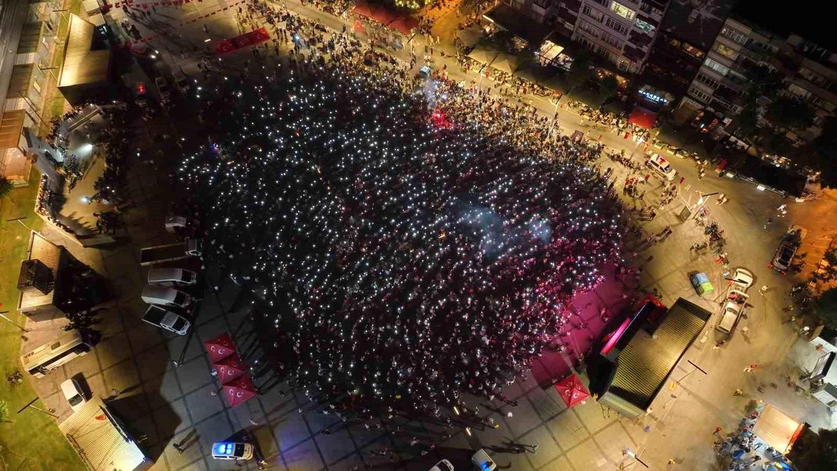 A Milli Futbol Takımı Avusturya maçını dev ekranda izlendi