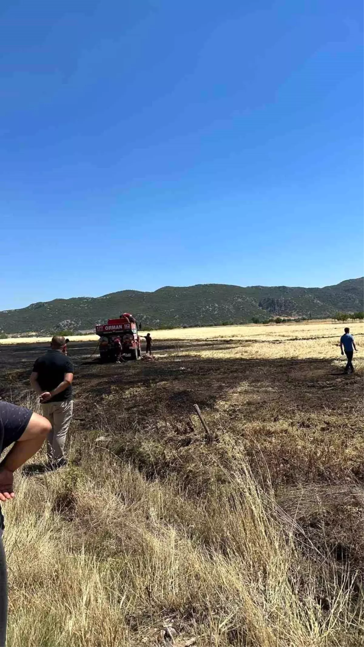 Burdur\'da Biçerdöverden Çıkan Kıvılcımlar Tarım Arazisini Yaktı