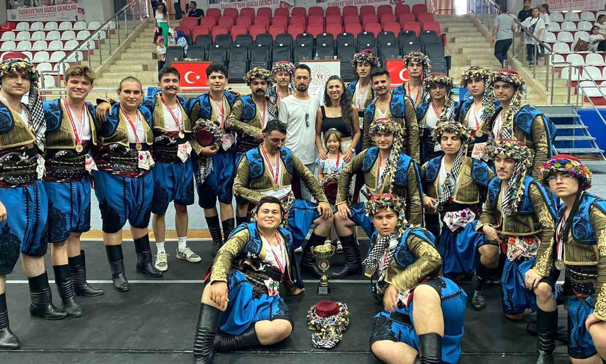Denizli Büyükşehir Belediyesi Halk Oyunları Ekibi Aydın\'da Başarıya Ulaştı