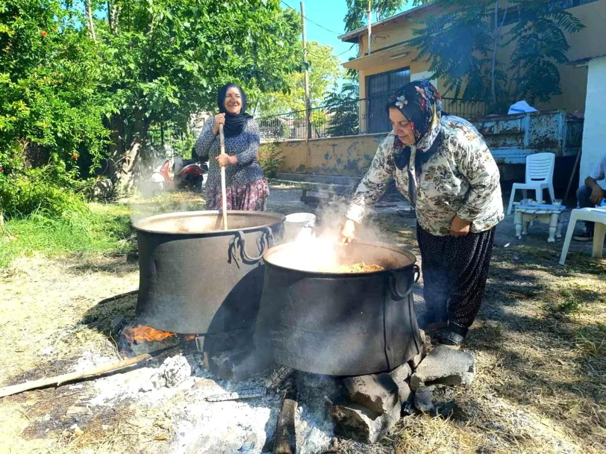 Çemişgezek\'te Dut Pekmezi Üretimi Artıyor