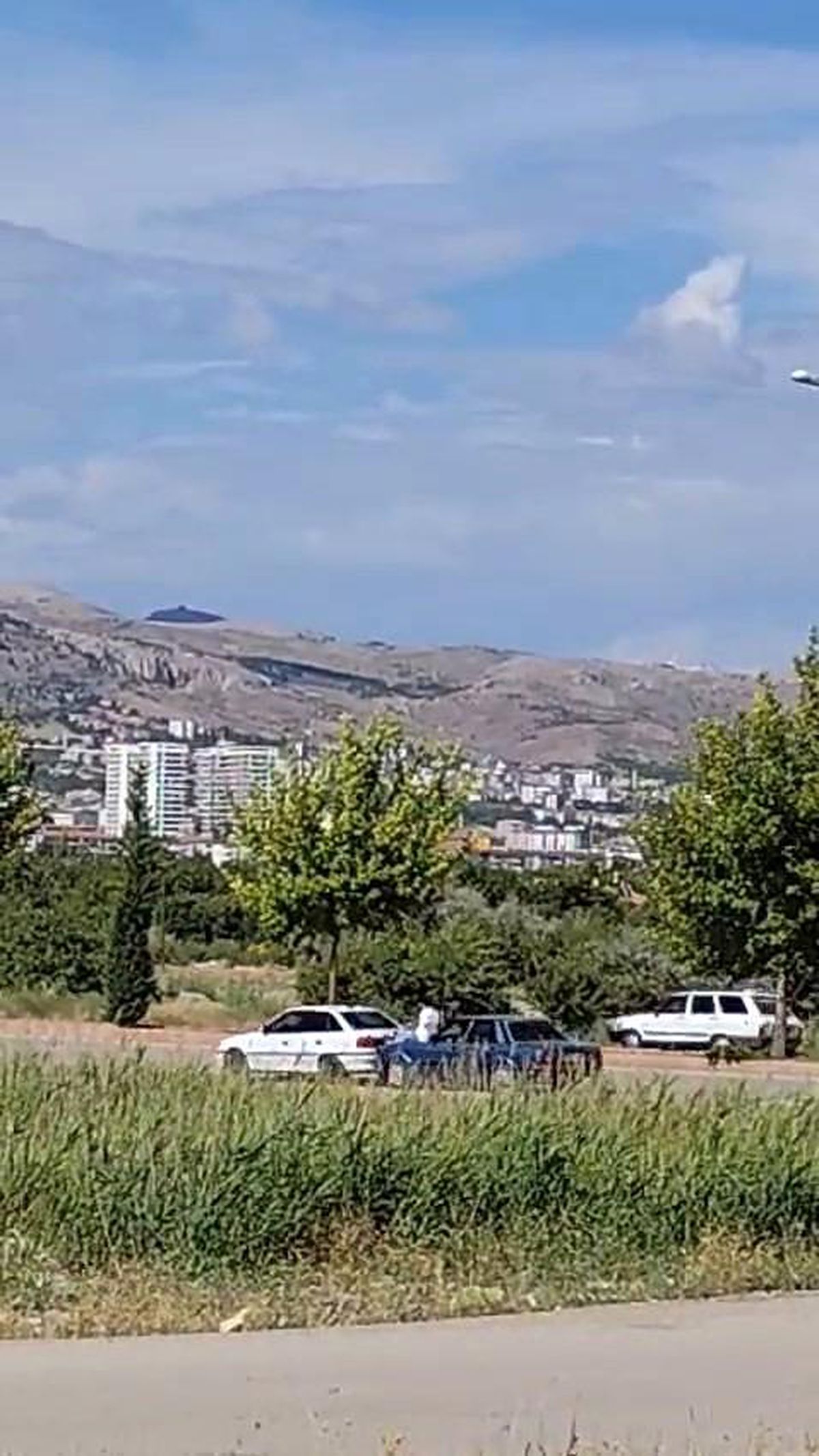 Elazığ\'da Bozulan Araç Çeken Kişinin Kaputa Oturması Tedirginlik Yarattı