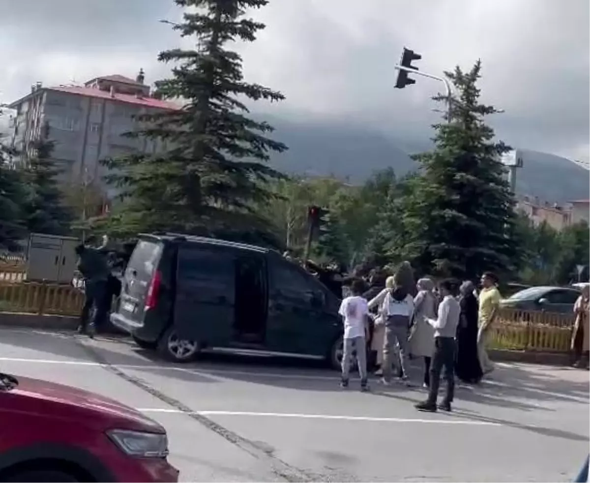 Erzurum\'da trafikte yol verme tartışması kavgaya dönüştü