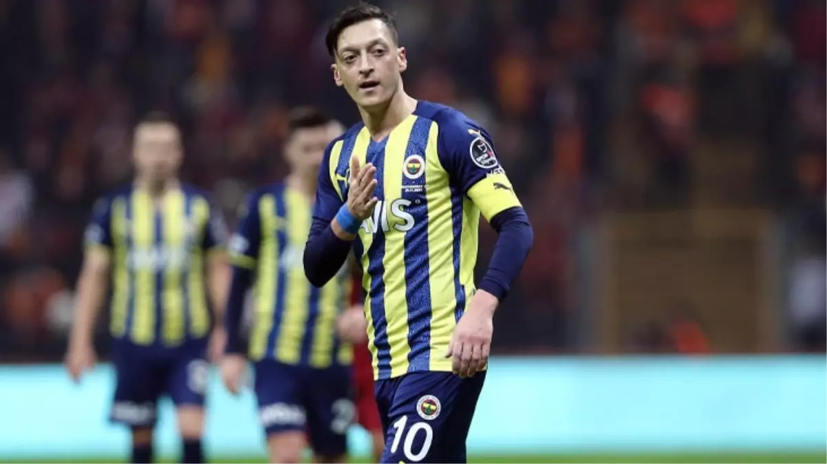 Geçtiğimiz yıl futbolu bırakan Mesut Özil\'in son halini görenler tanıyamıyor