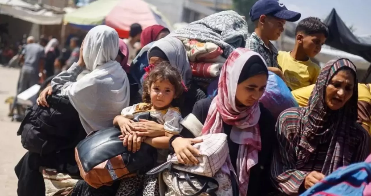 İsrail\'in yoğun saldırıları sonrası Filistinliler, Gazze\'nin ikinci büyük şehri olan Han Yunus\'tan ayrılmaya başladı