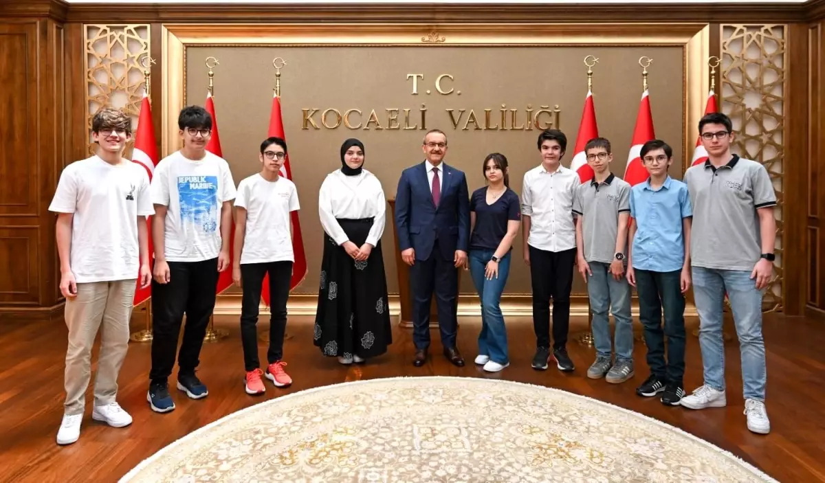 Kocaeli\'de LGS Birincileri Vali Seddar Yavuz Tarafından Kabul Edildi