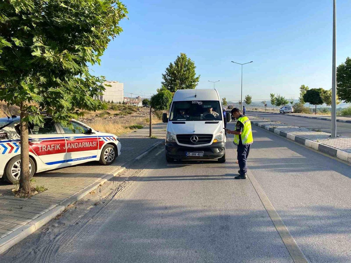 Manisa\'da Özel Trafik Denetiminde 303 Araç ve Sürücüye Cezai İşlem Uygulandı