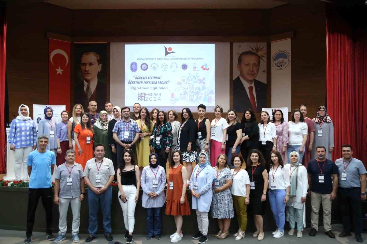 Melikgazi Belediyesi ve Milli Eğitim Müdürlüğü, Öğrenci Yetenekli Öğretmen Farkında Projesini Tamamladı