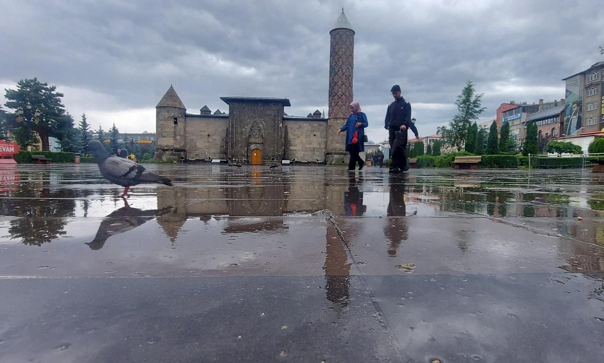 Erzurum için kuvvetli gök gürültülü sağanak yağış uyarısı