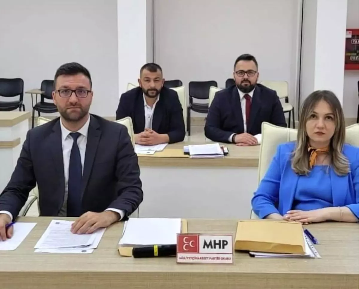 MHP Belediye Meclis Üyeleri, Başkanın Soru Önergelerini Gündeme Almamasına Tepki Gösterdi