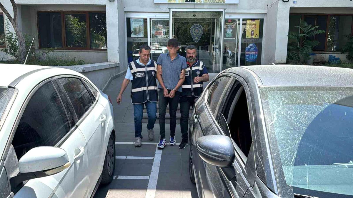 Nevşehir\'de Üvey Dedesini Bıçaklayarak Öldüren Genç Adliyeye Sevk Edildi