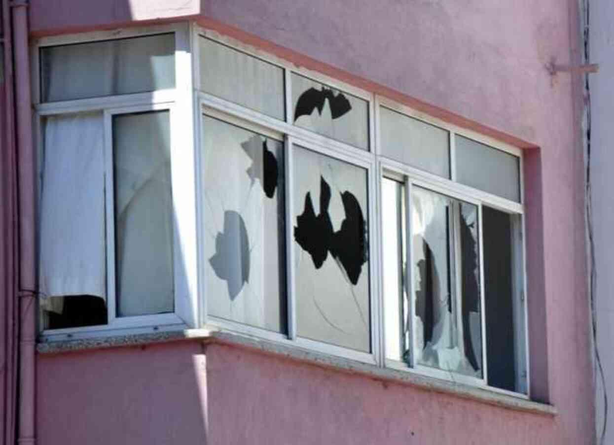 'Suriyeli' gerginliği Antalya'ya da sıçradı! Savaş alanına dönen sokaktaki hasar gün ağarınca ortaya çıktı 'Suriyeli' gerginliği Antalya'ya da sıçradı! Savaş alanına dönen sokaktaki hasar gün ağarınca ortaya çıktı