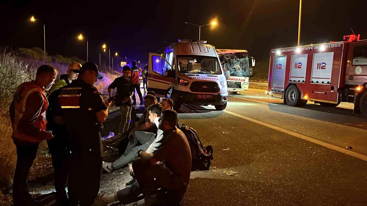 TEM Otoyolu\'nda kaza: 15 kişi yaralandı