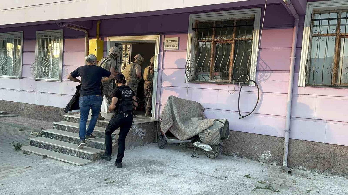 Tokat\'ta Uyuşturucu Satıcılarına Operasyon: 17 Gözaltı