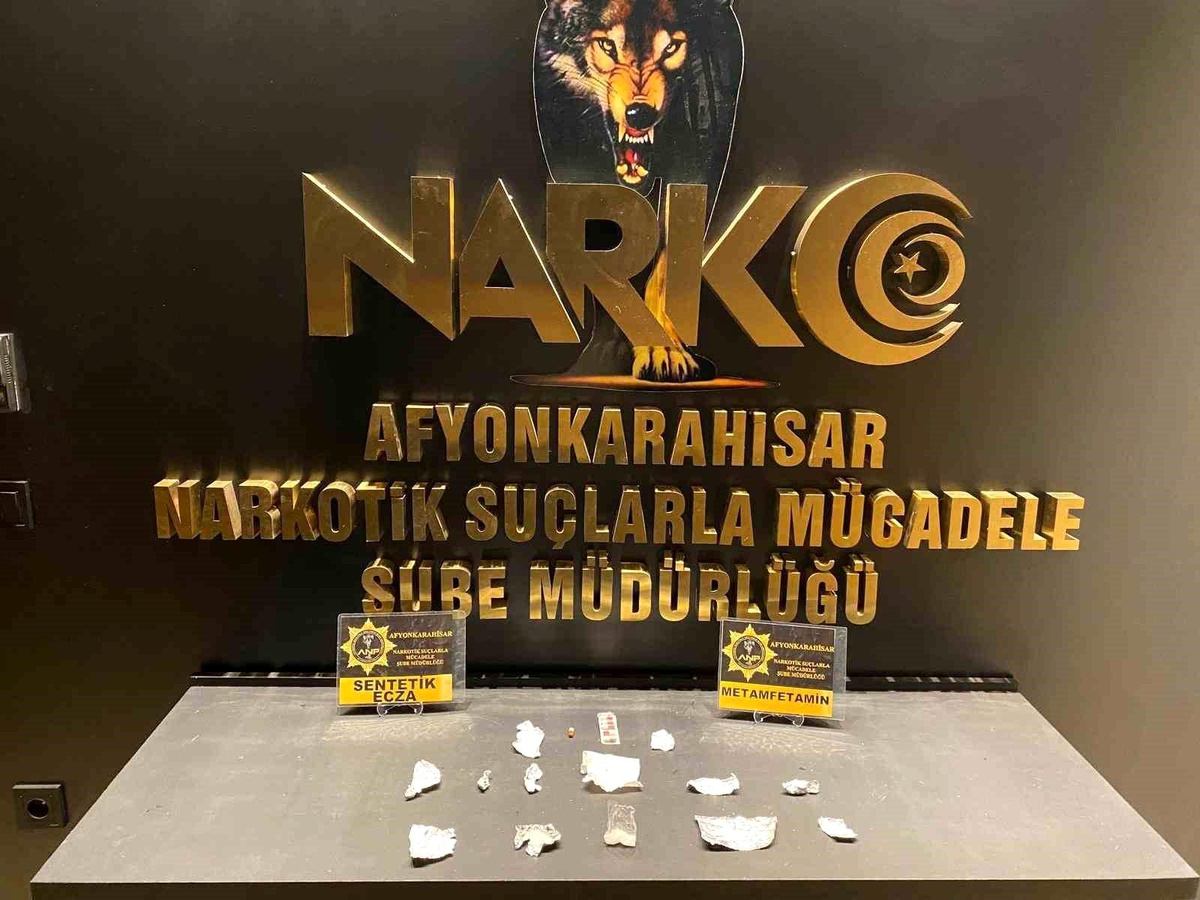 Afyonkarahisar\'da Uyuşturucu Operasyonu: 5 Gözaltı