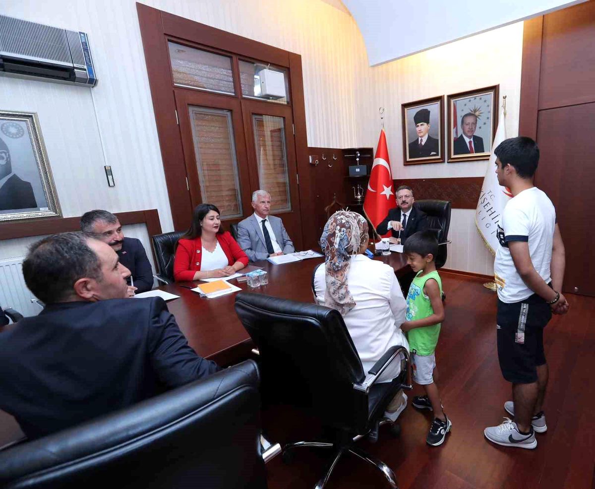 Eskişehir Valisi Hüseyin Aksoy, Halk Günü Toplantısı düzenledi