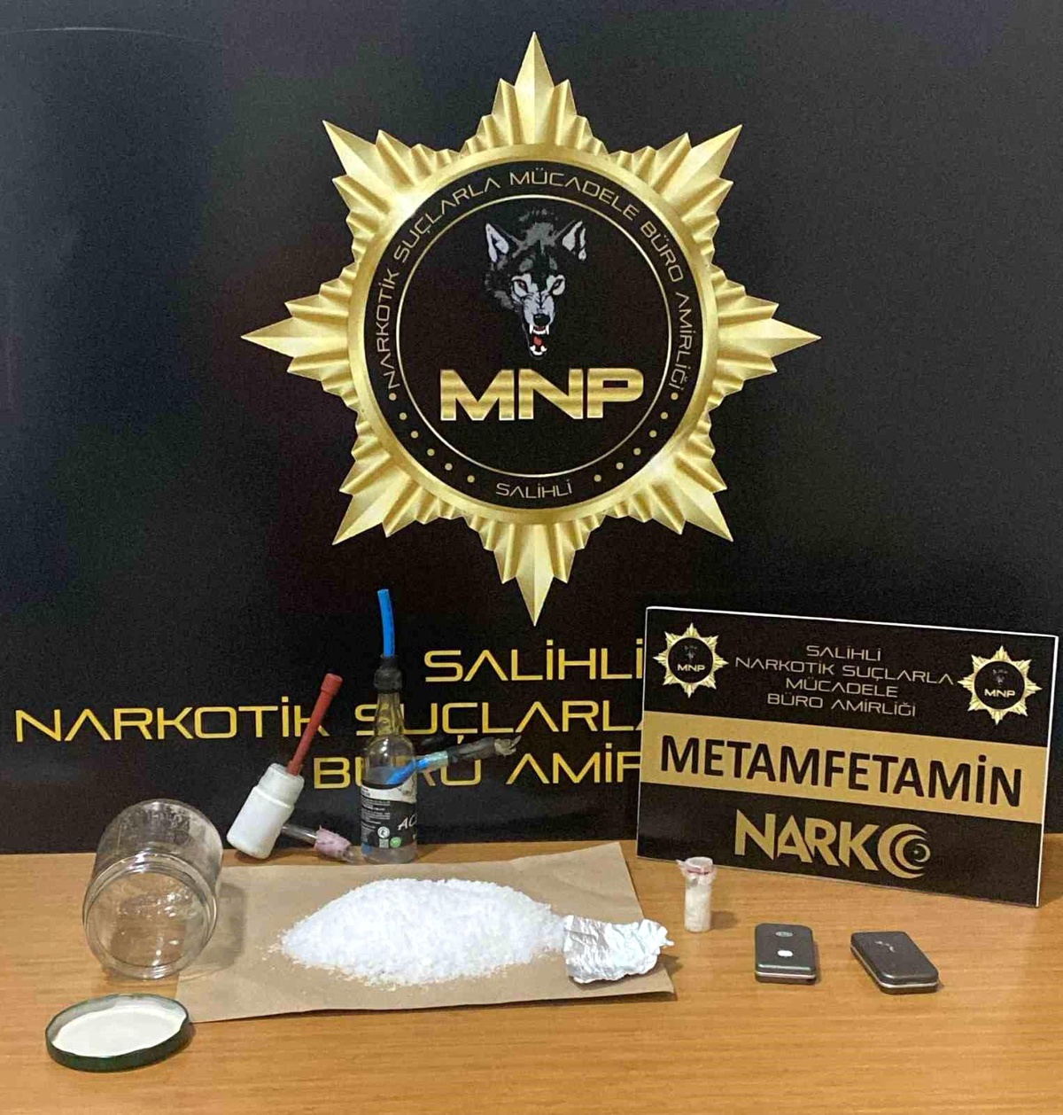 Salihli\'de 230 Gram Metamfetamin Ele Geçirildi, 2 Şüpheli Tutuklandı