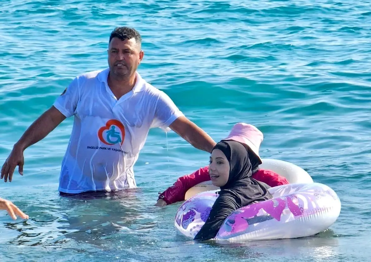 Alanya Belediyesi Engelsiz Halk Plajı Engelli Vatandaşları Denizle Buluşturuyor