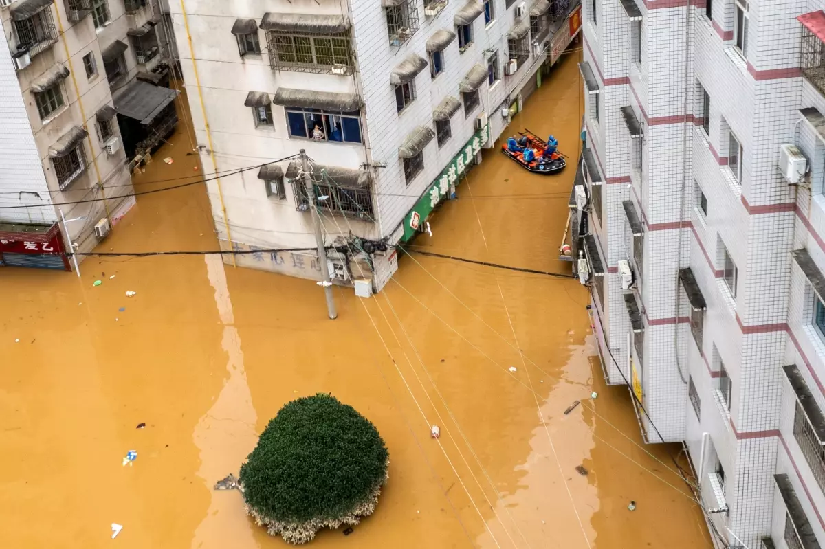 Çin\'in Hunan eyaletinde sel suları çekilmeye başladı