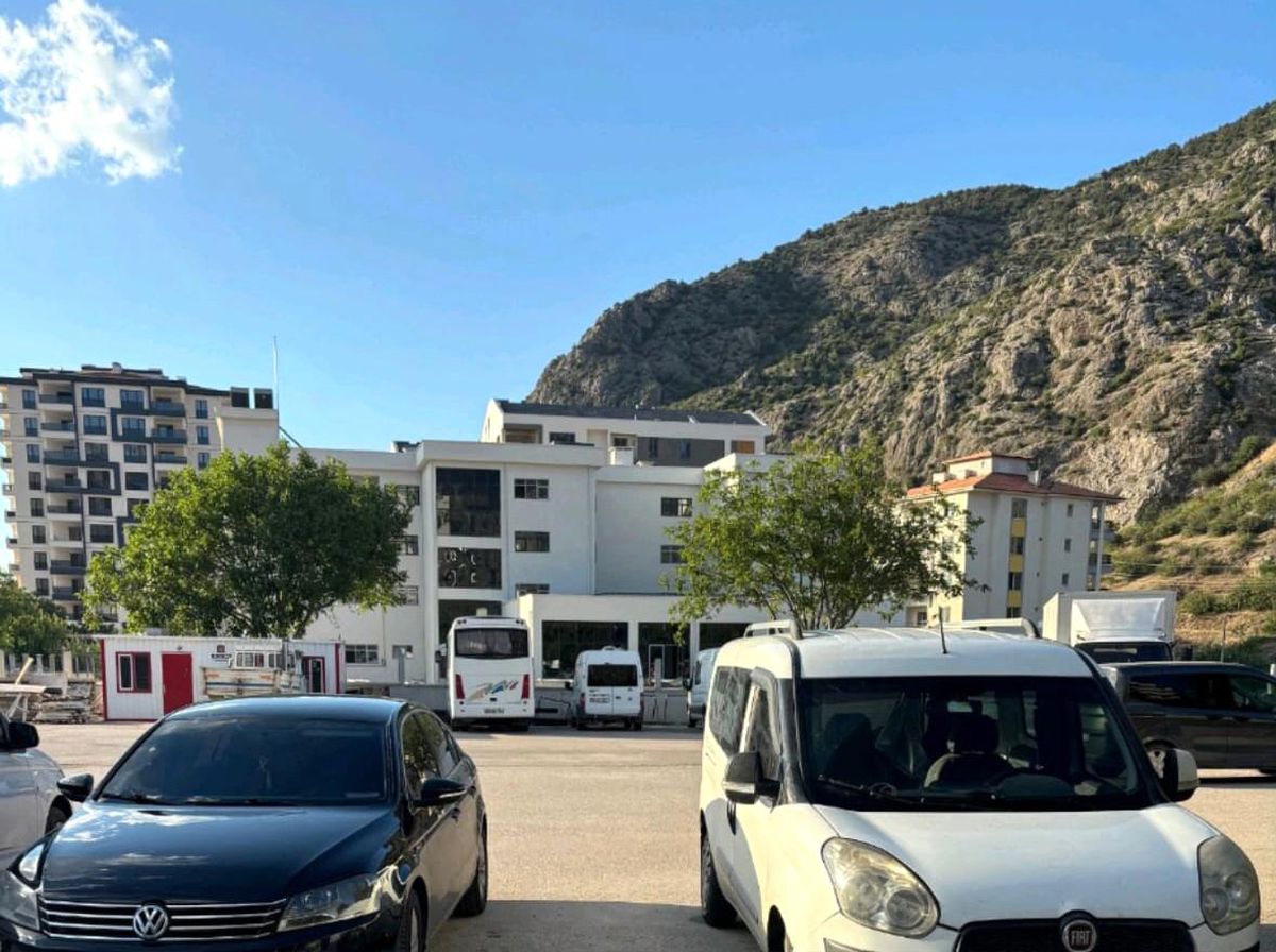 Amasya\'da Polis Tarafından Durdurulan Araçta 15 Kaçak Göçmen Yakalandı