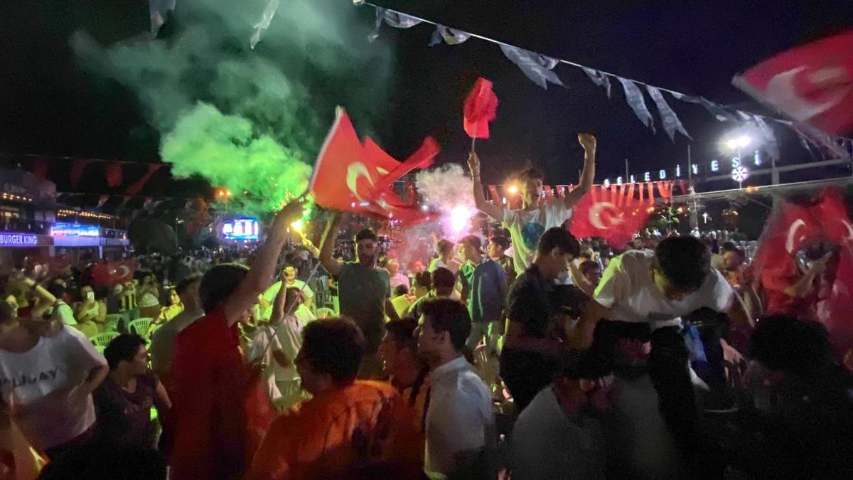 A Milli Futbol Takımı Avusturya\'yı yenerek çeyrek finale yükseldi
