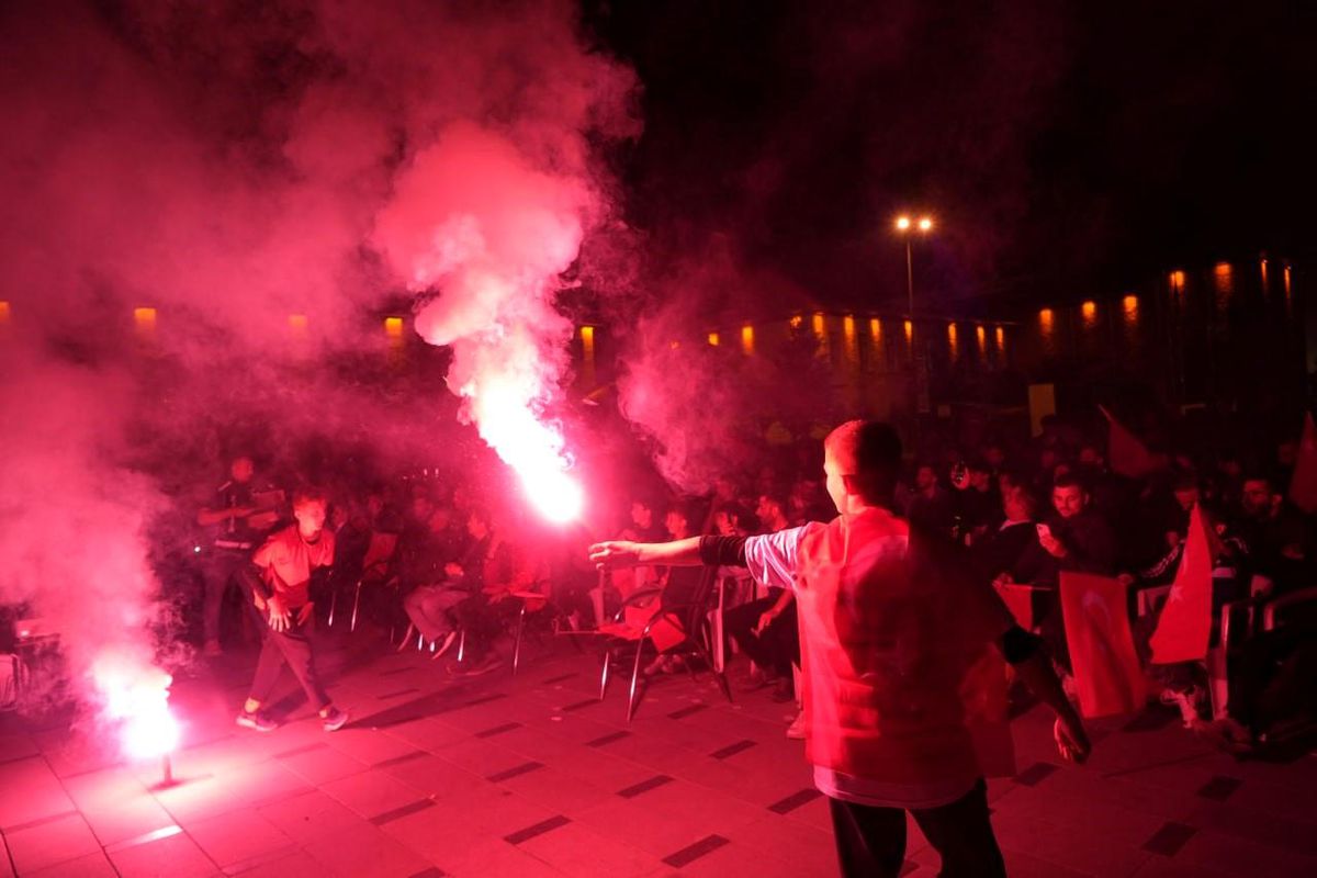 Bayburt\'ta Vatandaşlar A Milli Futbol Takımı\'nın Çeyrek Finale Yükselmesini Kutladı