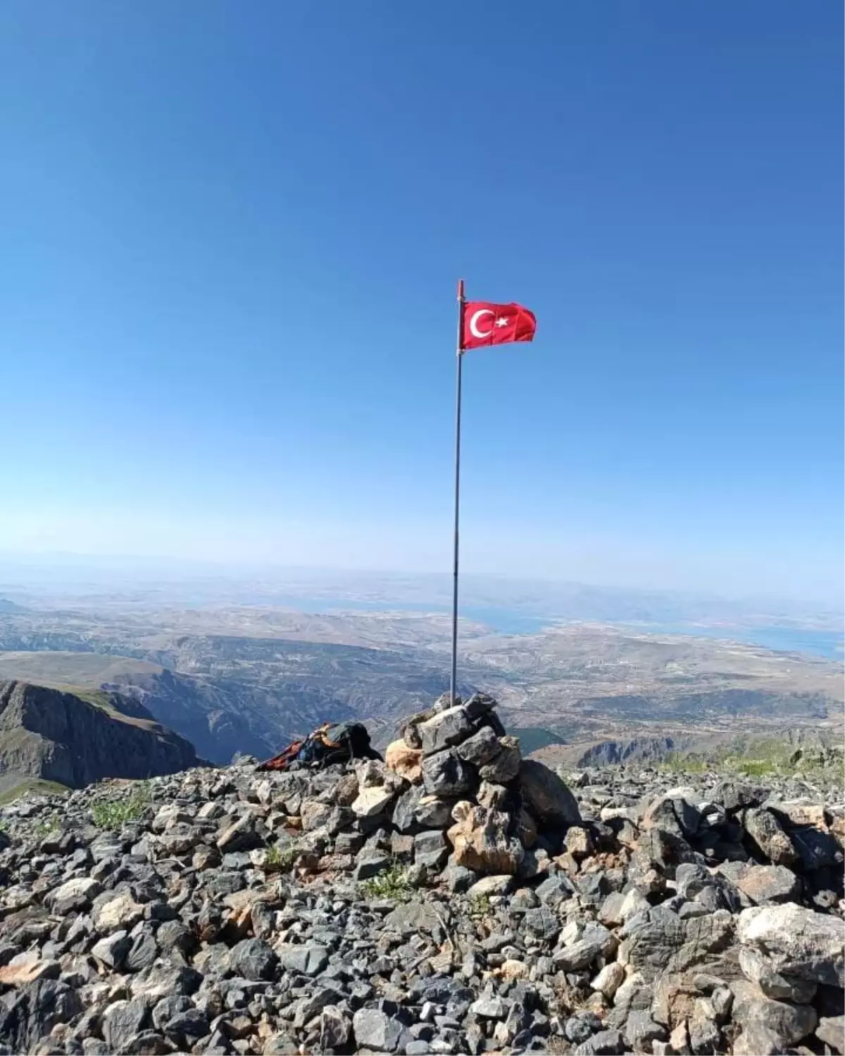 Dağcı Bülent Balcı, Tunceli\'deki Kırklar Dağı ve Baliyurdu Tepesi\'ne Türk bayrağı dikti